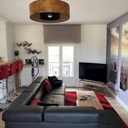 Appartement Renove Le New-York En Centre Ville - Terrasse Et Parking - Non Climatise La Roche-Chalais Ngoại thất bức ảnh