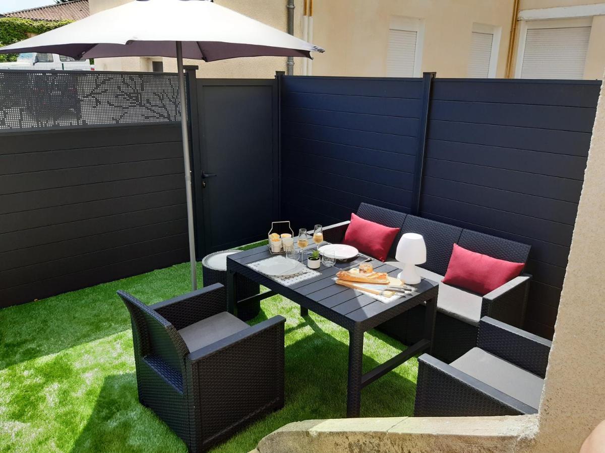 Appartement Renove Le New-York En Centre Ville - Terrasse Et Parking - Non Climatise La Roche-Chalais Ngoại thất bức ảnh