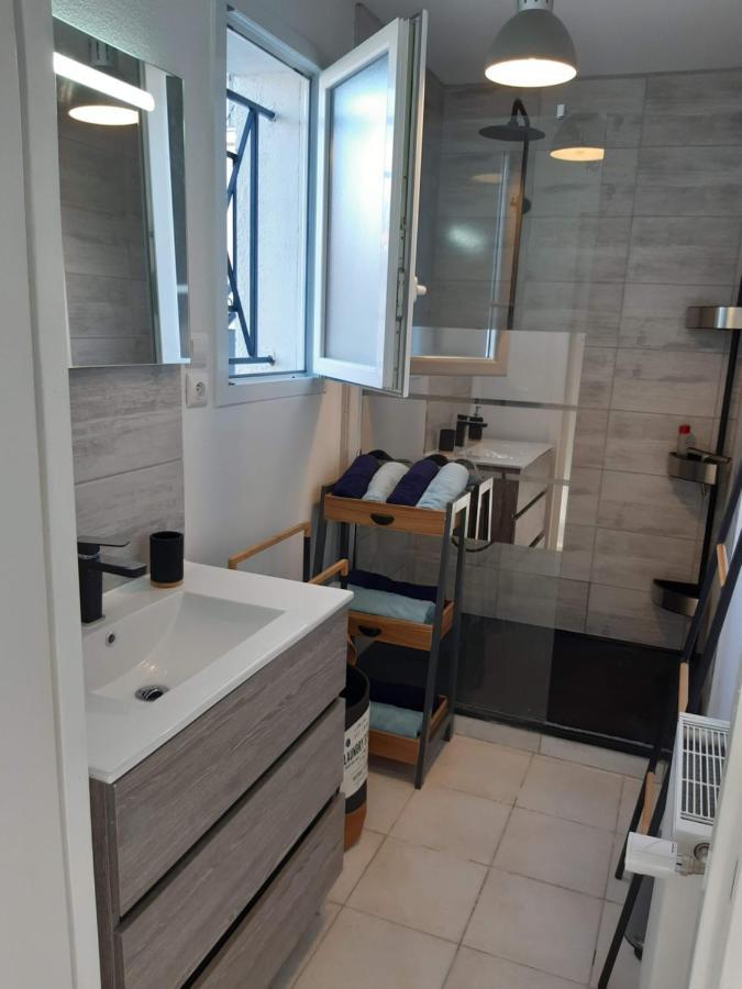 Appartement Renove Le New-York En Centre Ville - Terrasse Et Parking - Non Climatise La Roche-Chalais Ngoại thất bức ảnh