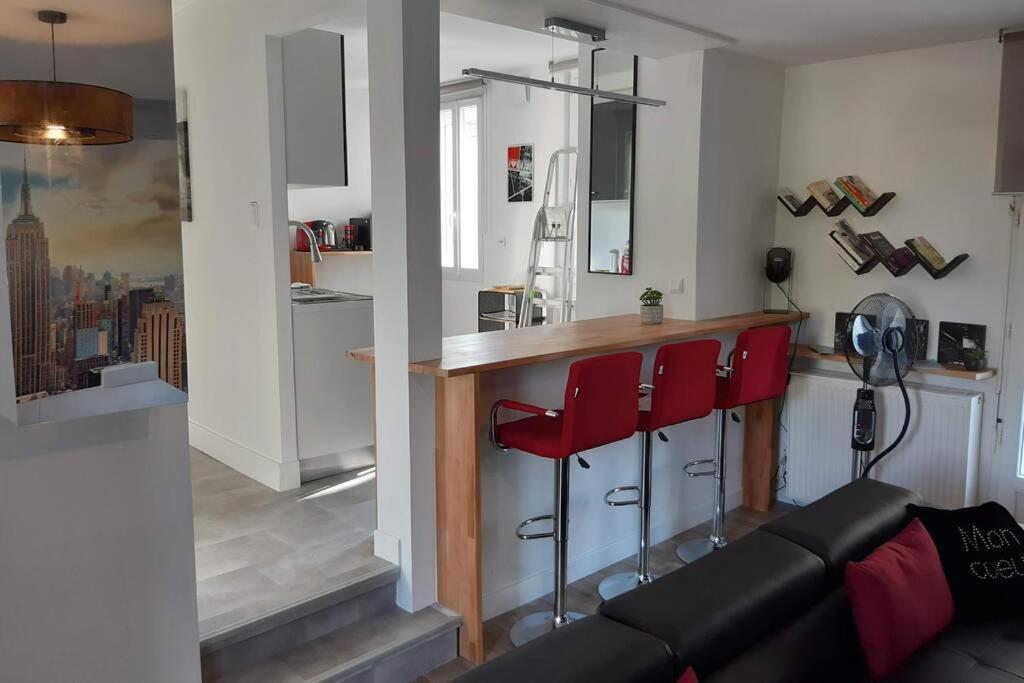 Appartement Renove Le New-York En Centre Ville - Terrasse Et Parking - Non Climatise La Roche-Chalais Ngoại thất bức ảnh