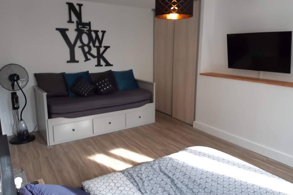 Appartement Renove Le New-York En Centre Ville - Terrasse Et Parking - Non Climatise La Roche-Chalais Ngoại thất bức ảnh