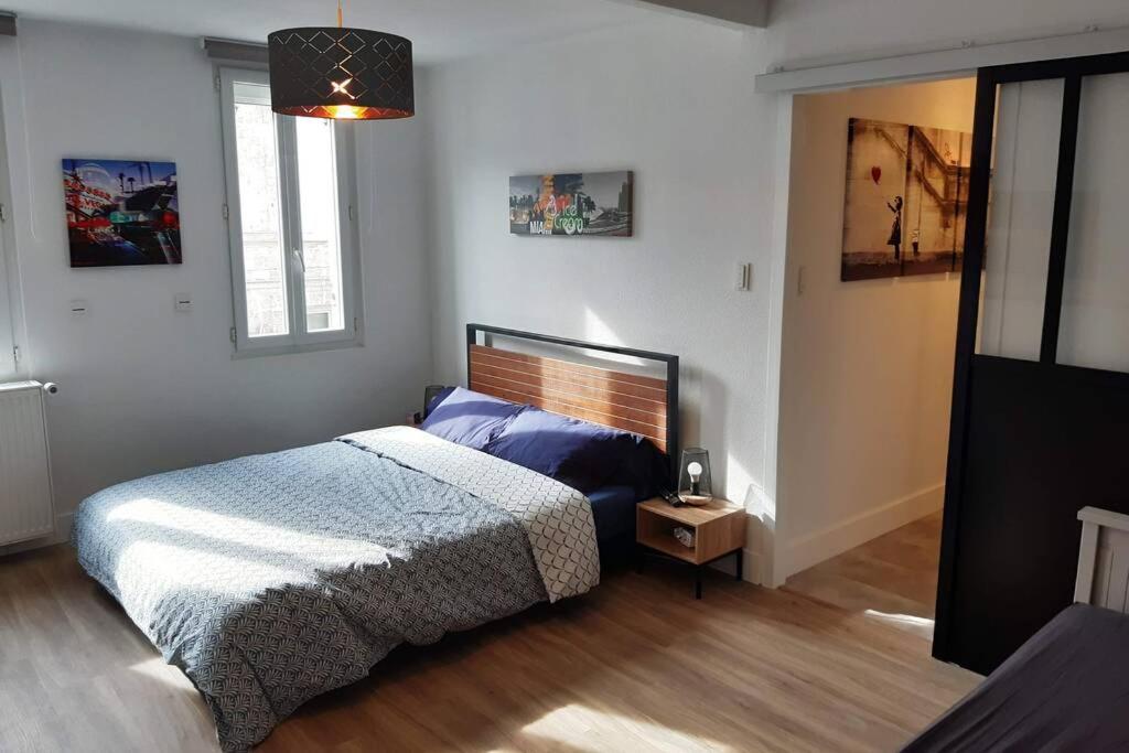 Appartement Renove Le New-York En Centre Ville - Terrasse Et Parking - Non Climatise La Roche-Chalais Ngoại thất bức ảnh