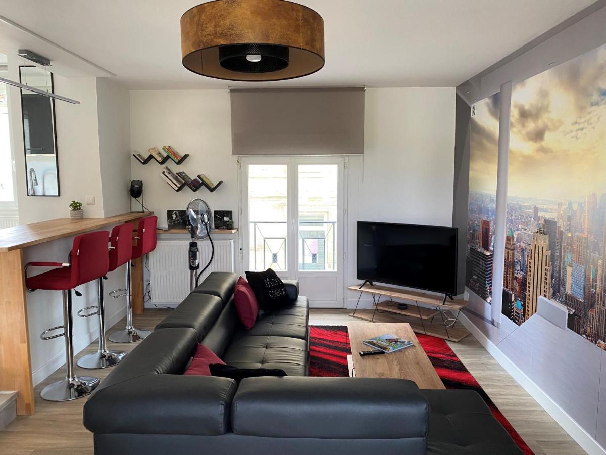 Appartement Renove Le New-York En Centre Ville - Terrasse Et Parking - Non Climatise La Roche-Chalais Ngoại thất bức ảnh